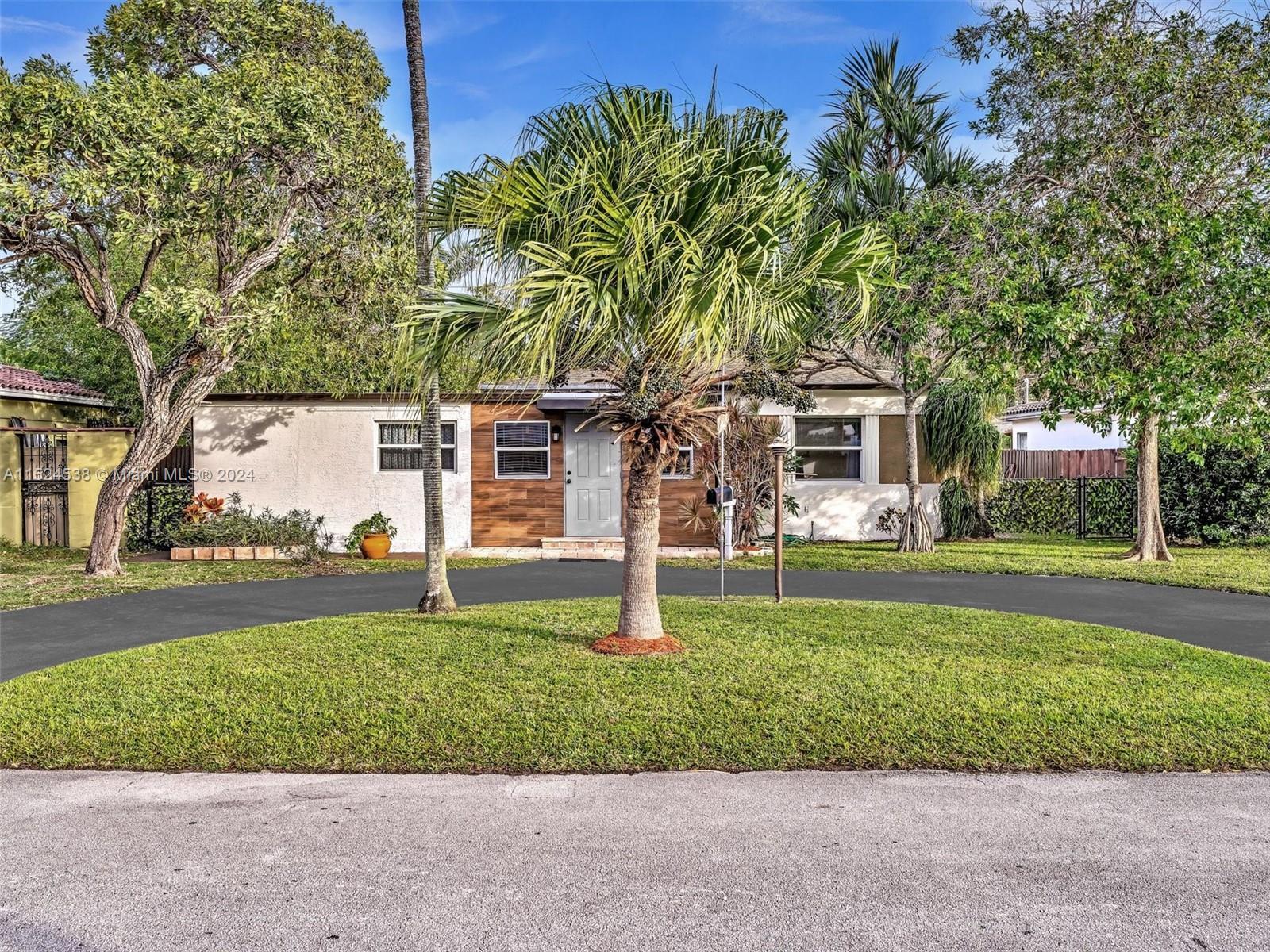 Photo of 1419 Funston St in Hollywood, FL