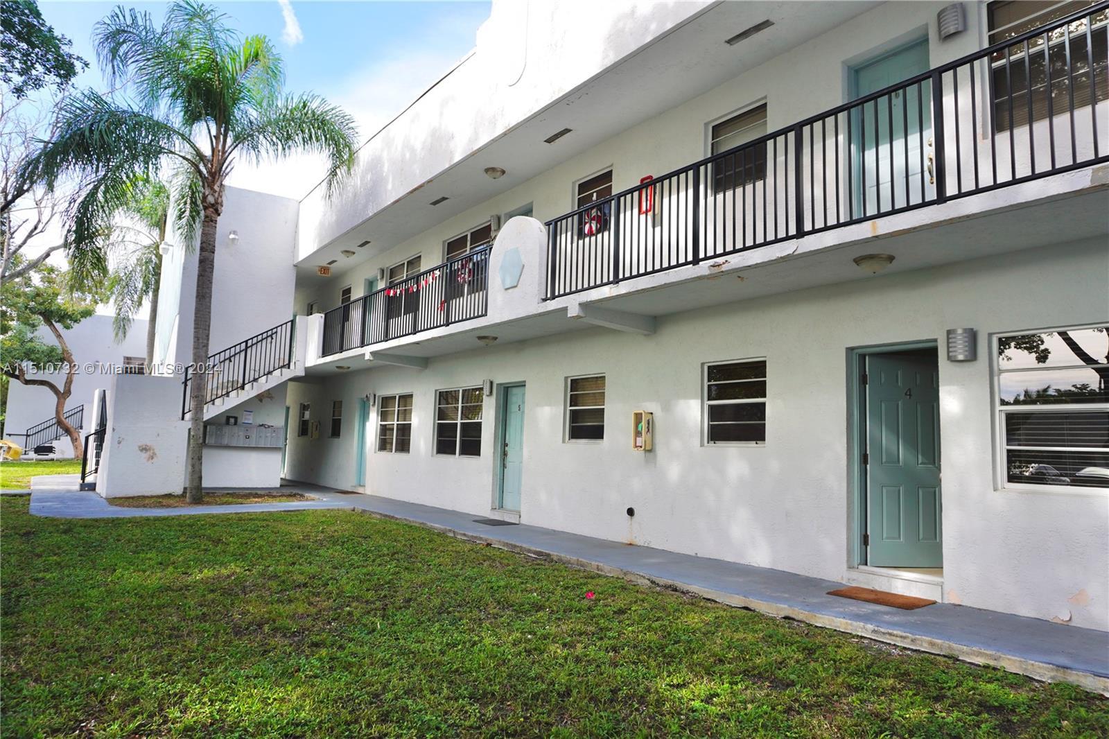 Photo of 1925 Madison St #4 in Hollywood, FL