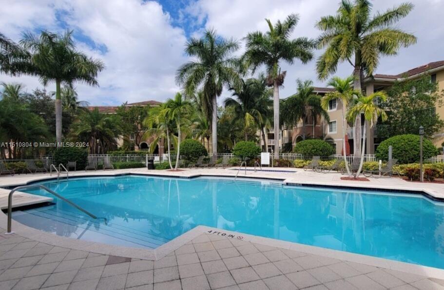 LUXURY RENOVATED CONDO IN WEST PALM BEACH FOR SALE
TOTALLY RENOVATED 2/2 BALCONY CONDO IN GATED RES