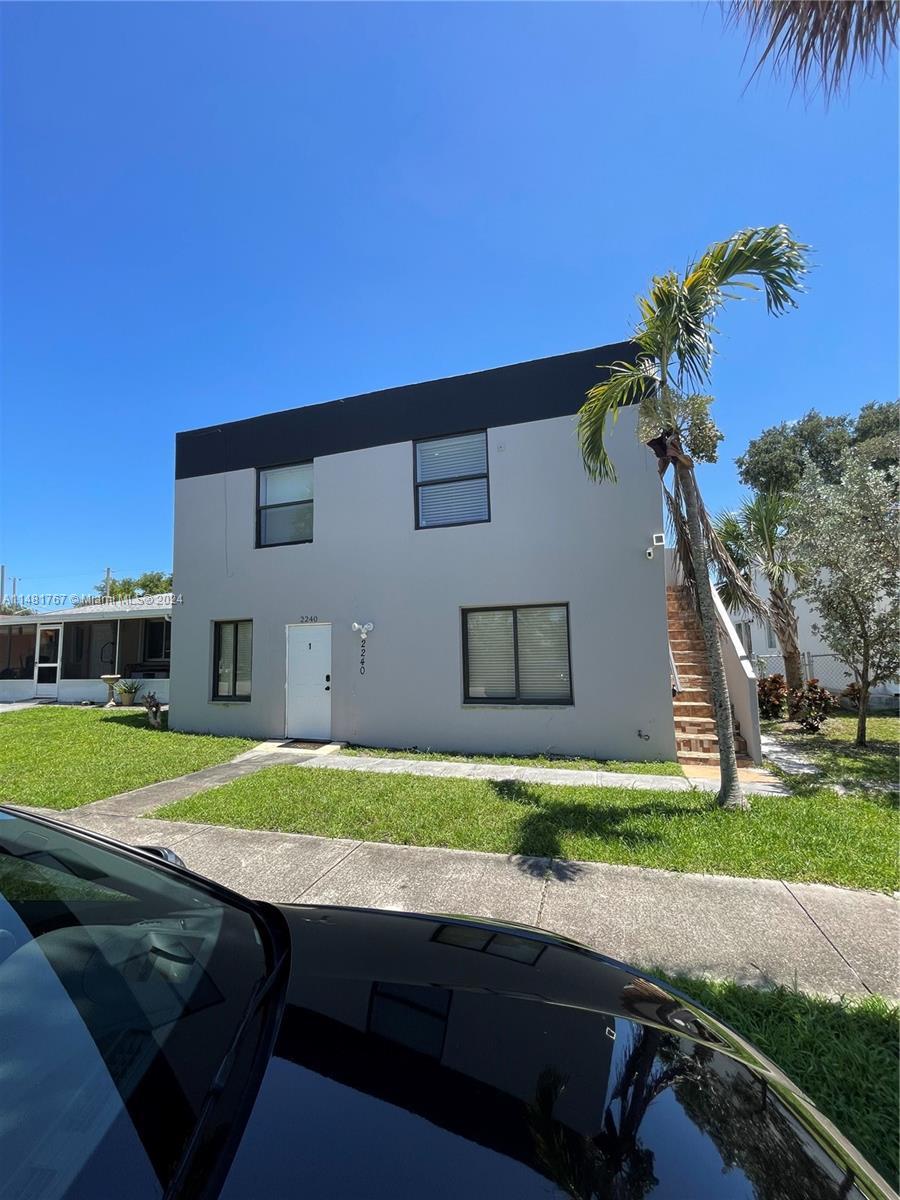 Photo of 2240 Simms St in Hollywood, FL