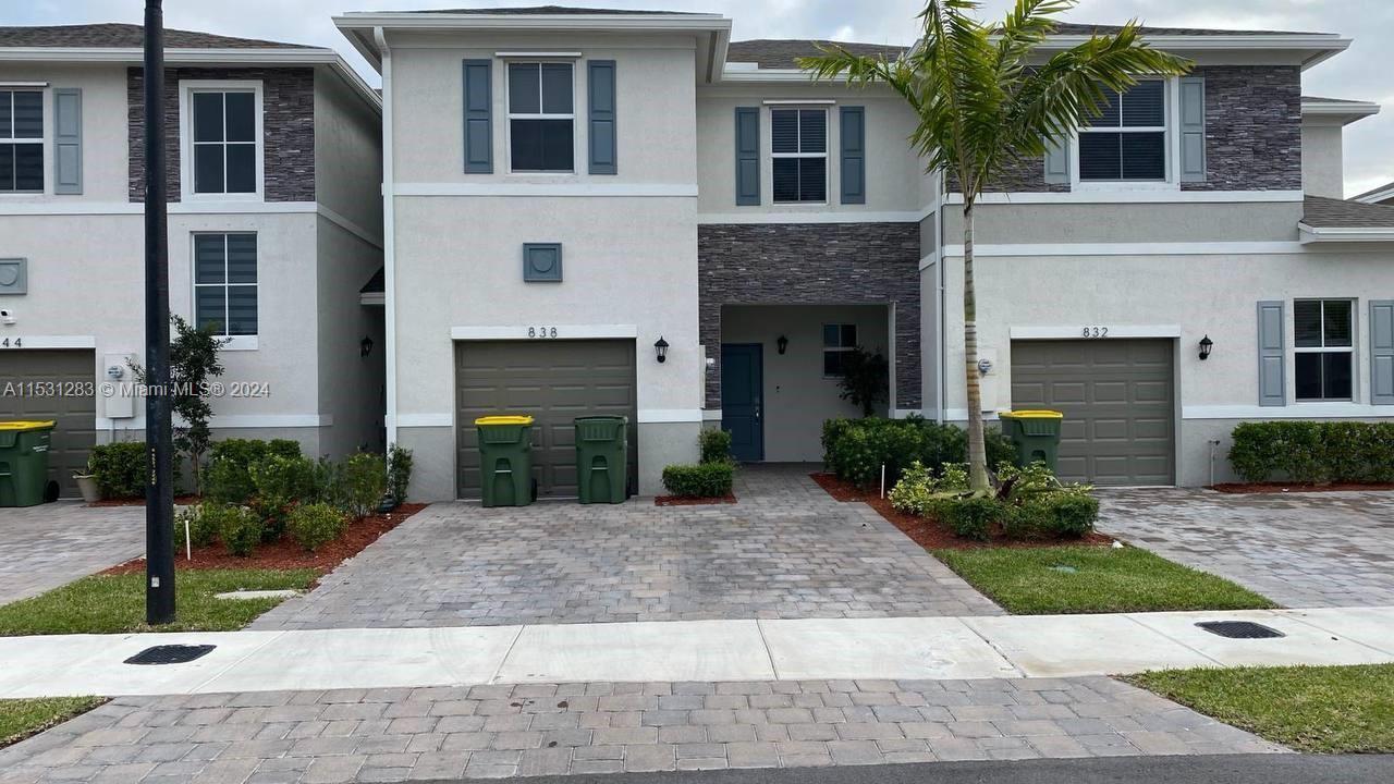 Photo of 838 SE 17th St in Homestead, FL