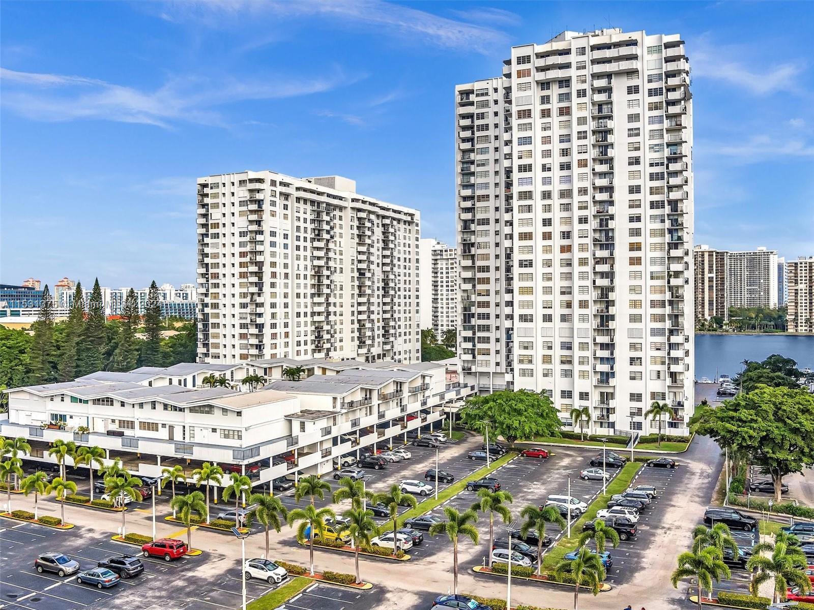 New to the market! This spacious and updated 2/2 is located in the heart of Aventura! This unit feat