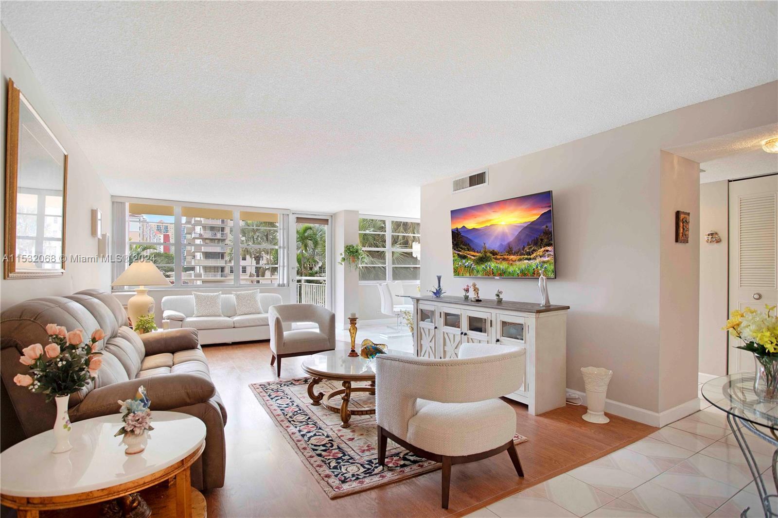 Bright and spacious 1/1.5 residence in a highly desirable location of the world-renowned Sunny Isles