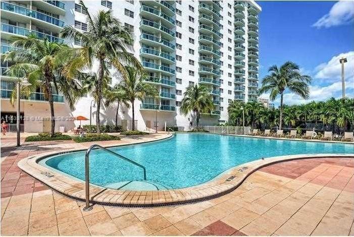 Very spacious and large  1005 sqt 1 bedroom/1 full bath unit, fully renovated apartment with tile fl