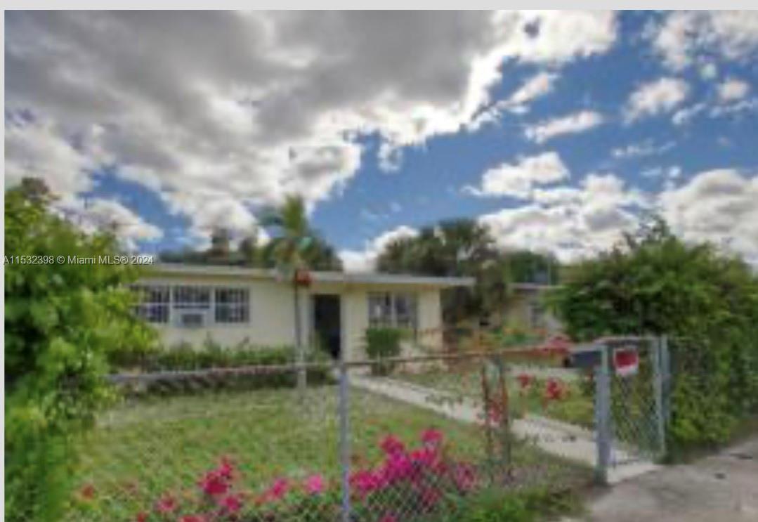 This charming 2-bed and 1-bath home, big back yard. Pet friendly. Very close to Downtown West Palm B