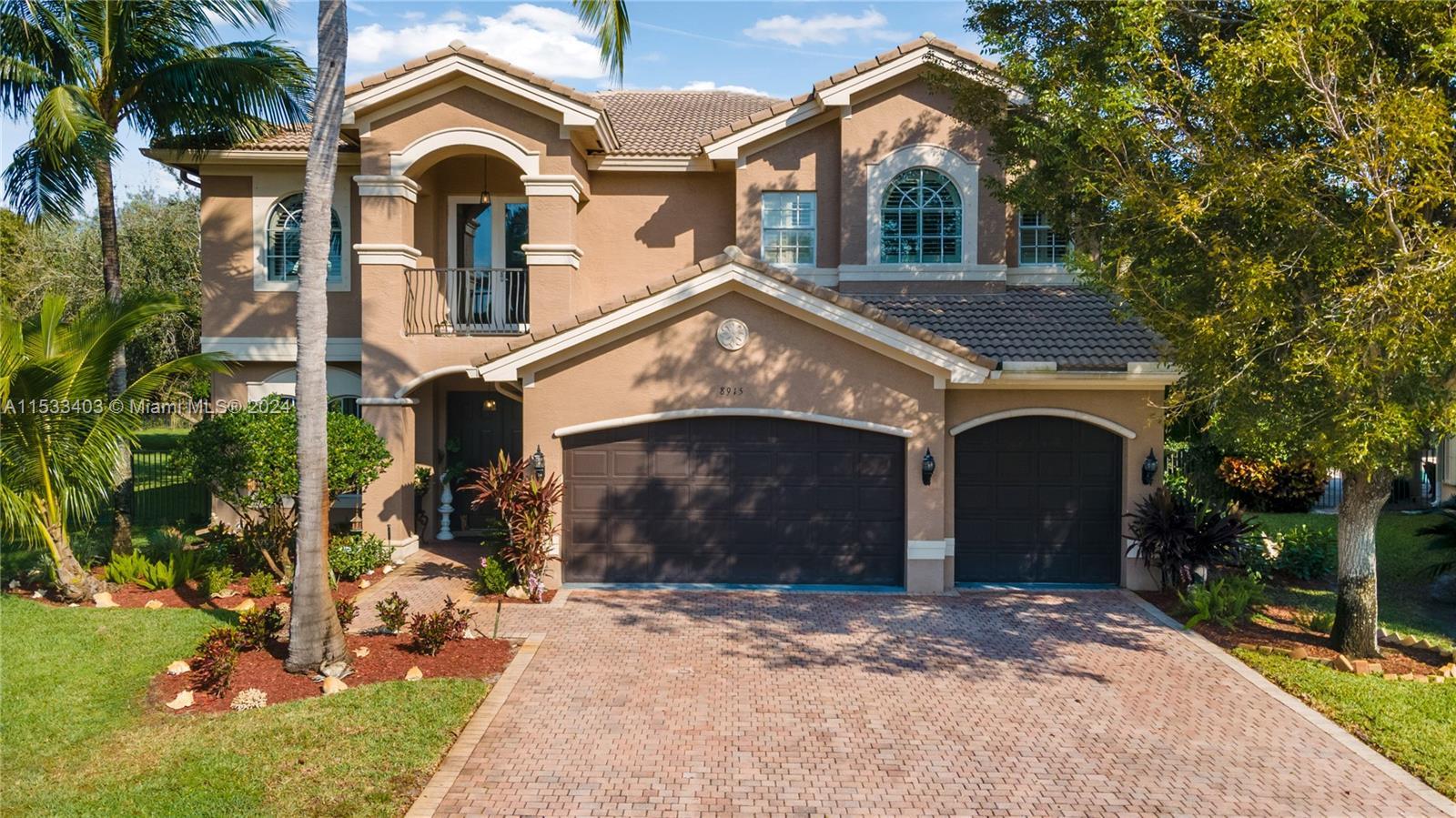 ELEGANT 5 BEDROOM ESTATE HOME ON A PEACEFUL AND PRIVATE OVERSIZED CUL-DE-SAC LOT. MARBLE FLOORING FL