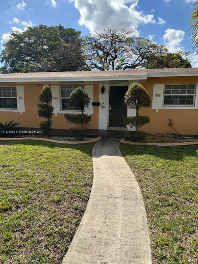 Photo of 940 NW 183rd St in Miami Gardens, FL
