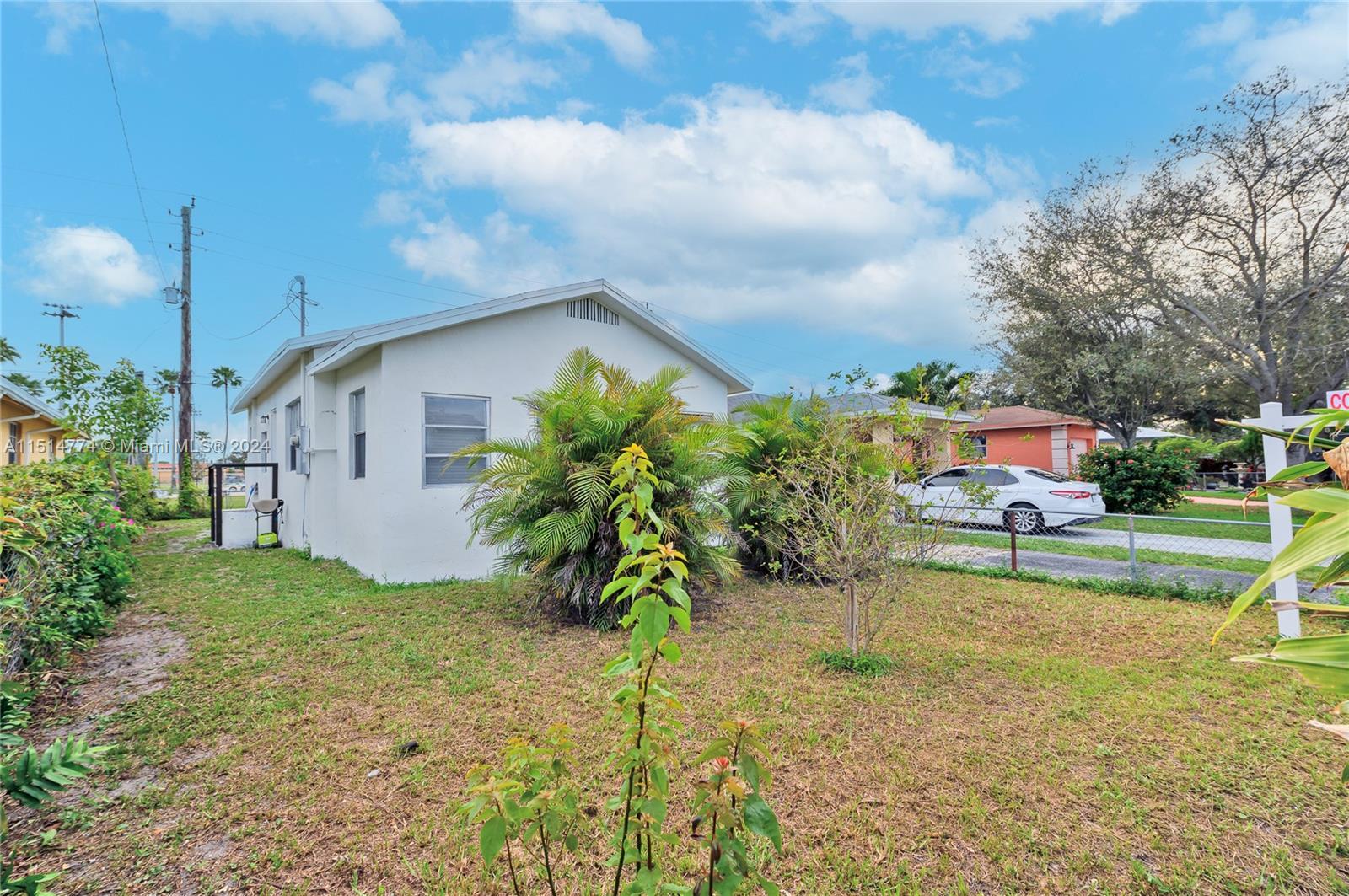 Welcome to this single family home, conveniently located nearby FLL international airport, the Semin