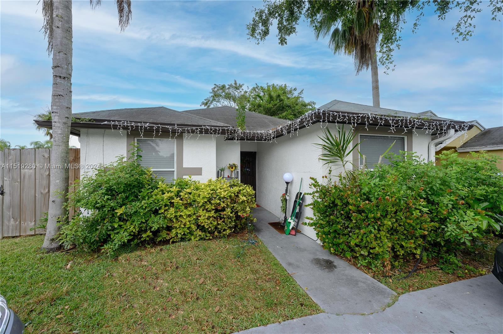 Photo of 998 SW 8th Pl in Florida City, FL