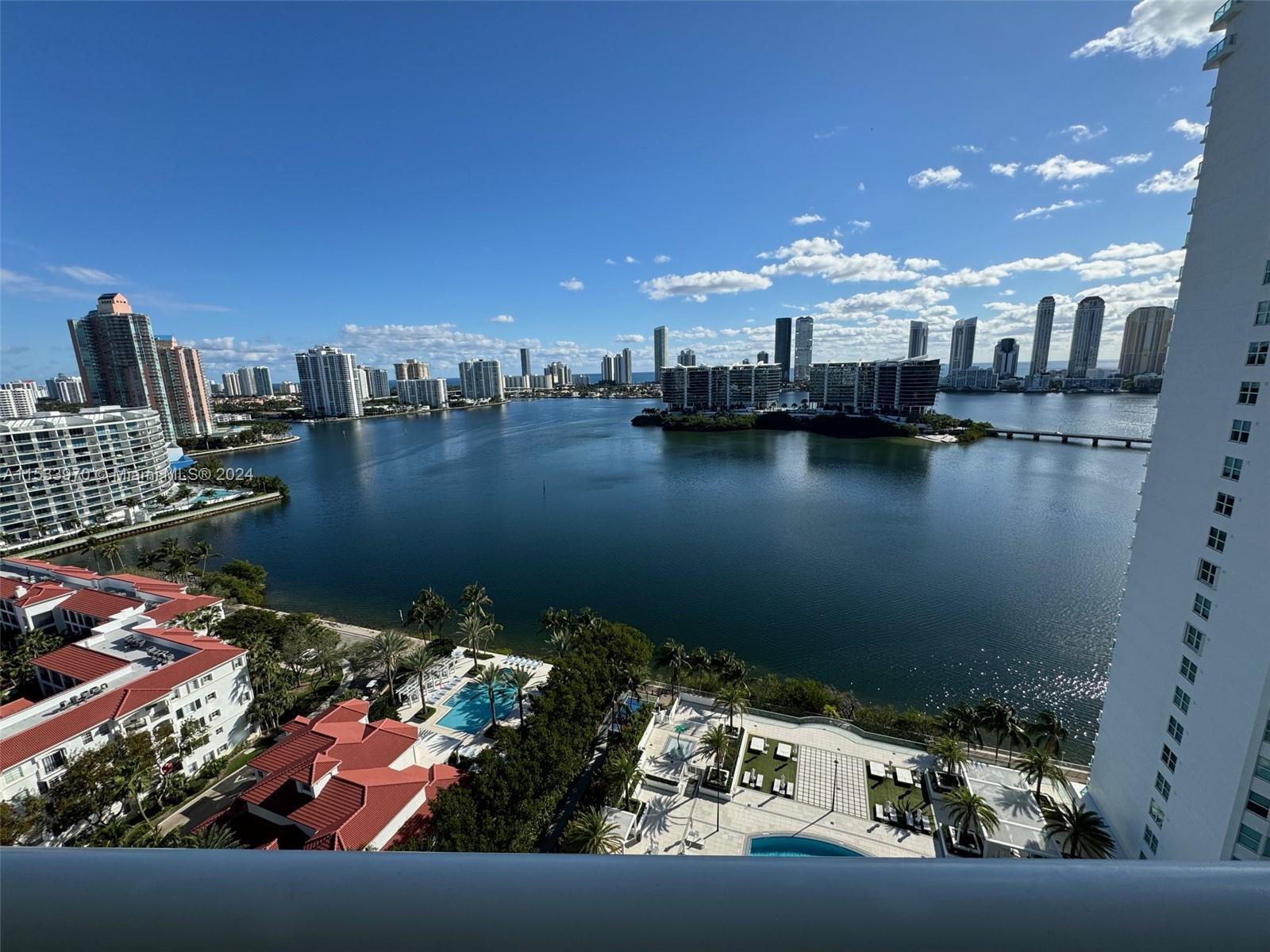 AMAZING CONDO @ PENINSULA II WITH BREATHTAKING VIEWS OF THE BAY AND OCEAN. 2 BEDROOMS/2 +1/2 BATHS +