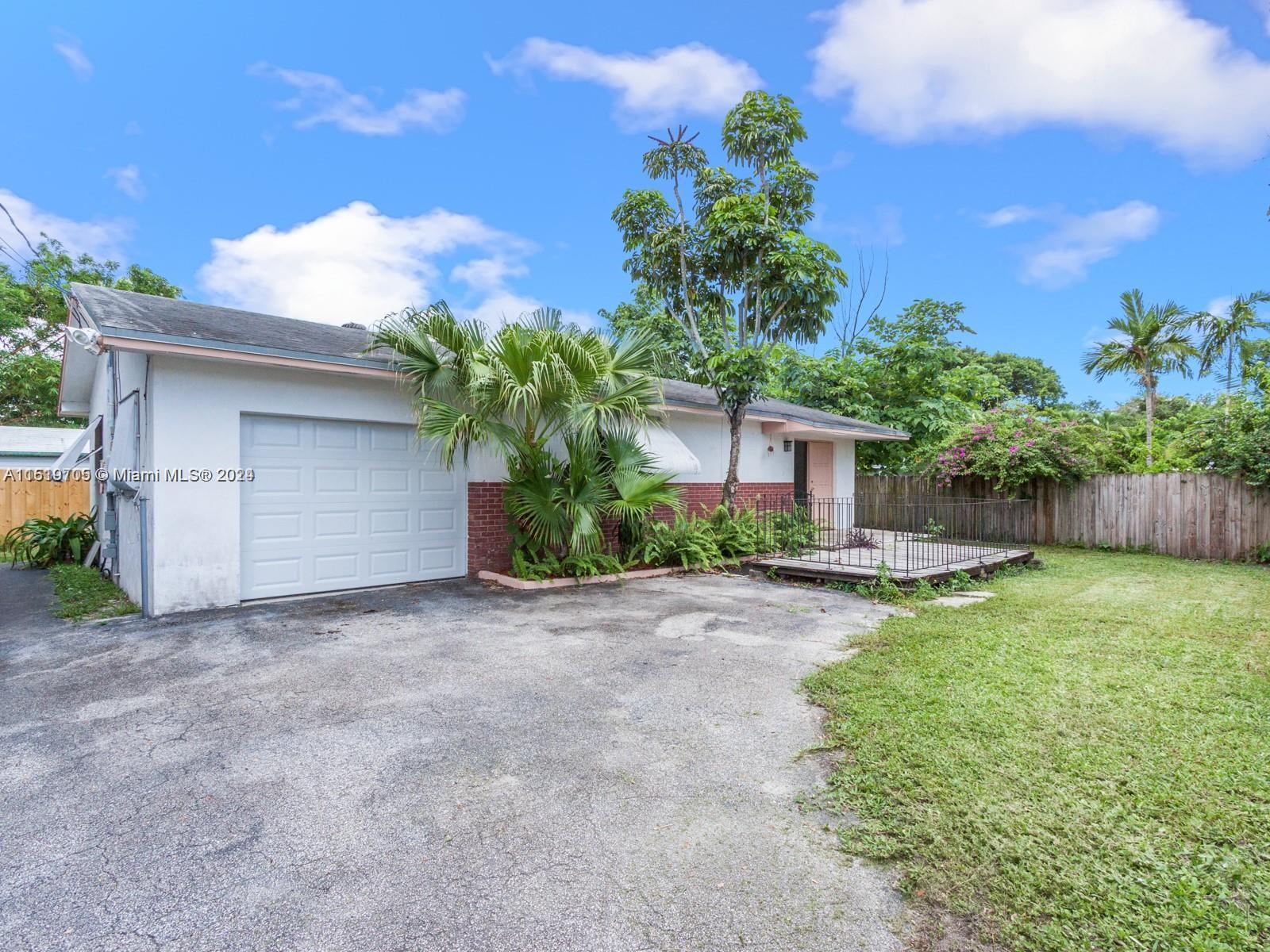 Photo of 2640 Garfield St in Hollywood, FL