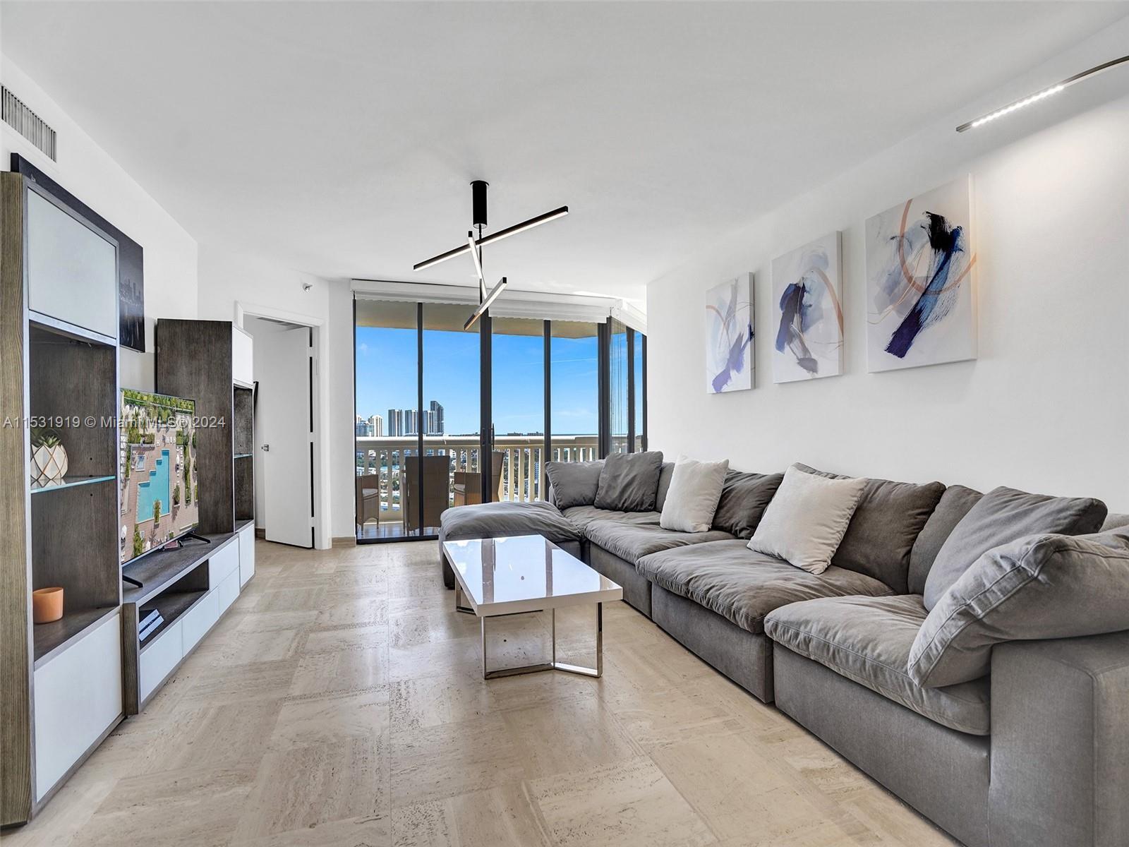 REMODELED 25TH FLOOR 3 BEDROOM 3 BATHROOM RESIDENCE WITH 1840 SQ.FT. IT HAS BEAUTIFUL VIEWS OF THE O
