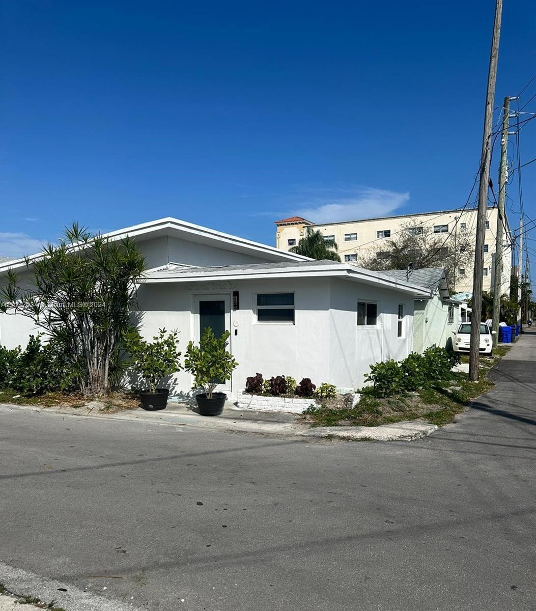 Photo of 2036 Jackson St #2 in Hollywood, FL