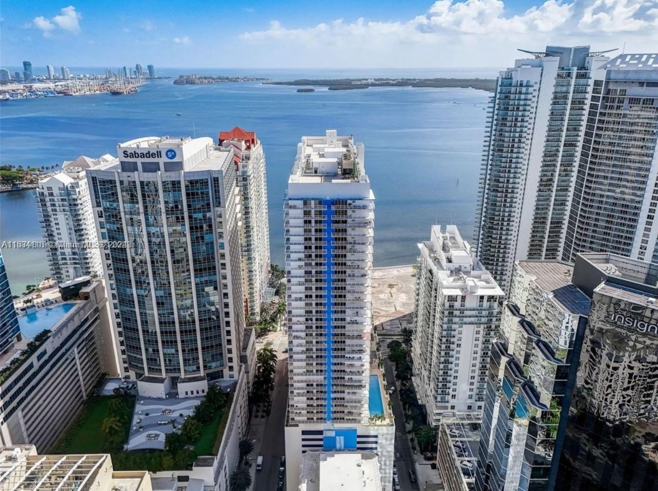 Live in the luxurious The Club at Brickell Bay Condominium. This spacious 1 bd condo offers amazing 