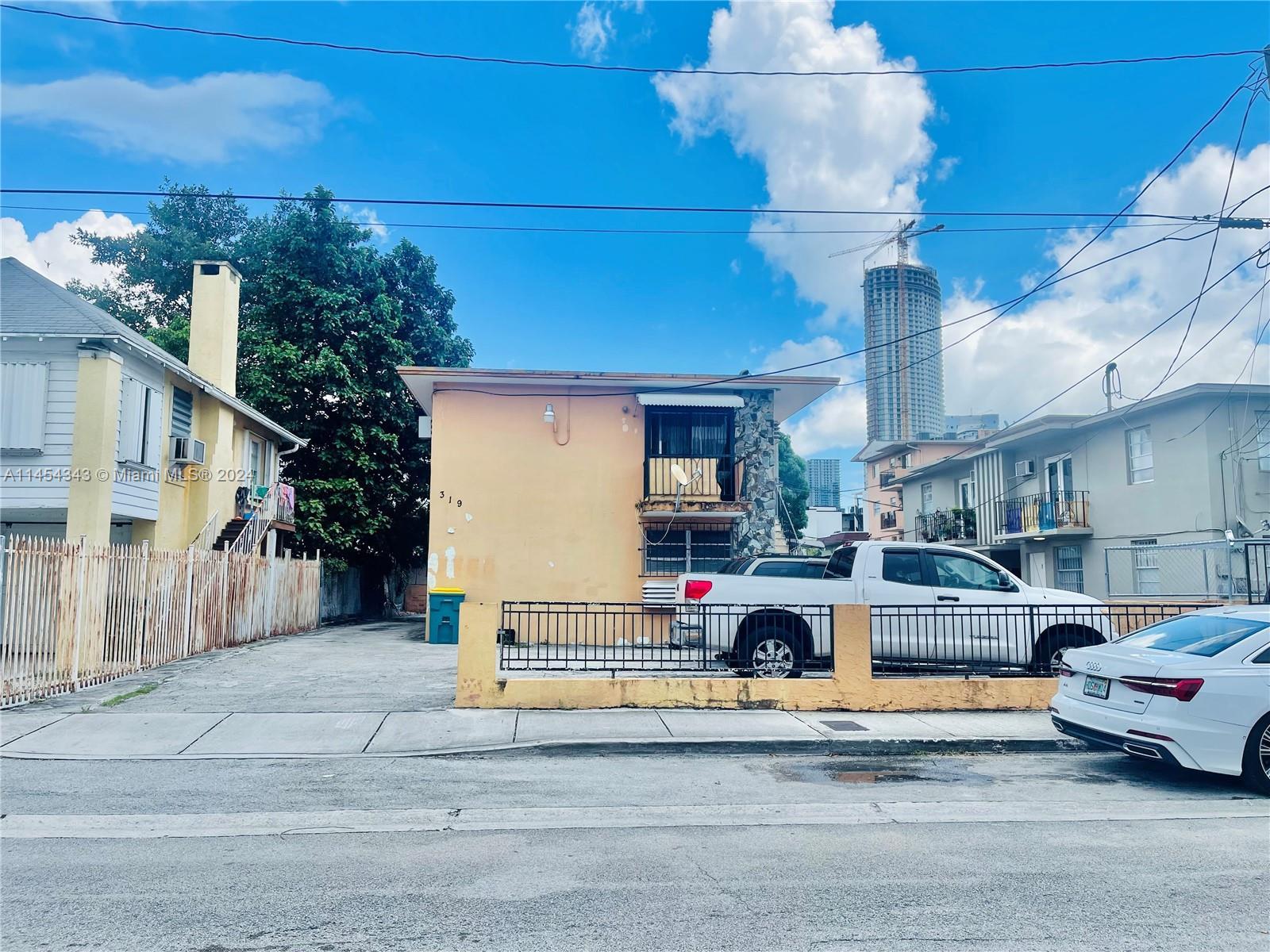 Photo of 319 SW 6th Ave in Miami, FL