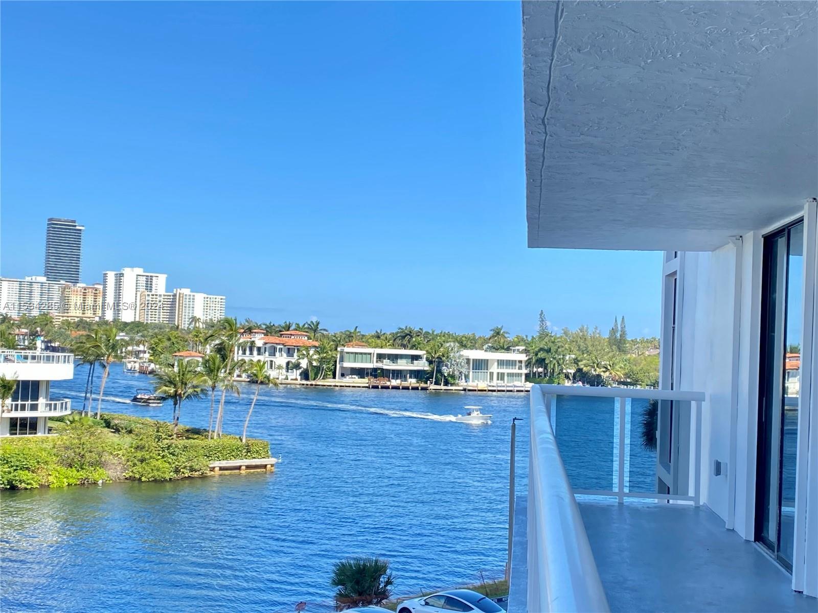 Beautiful 2bd, 2 baths apartment with breathtaking views to Intracoastal and city*** Remodeled, huge
