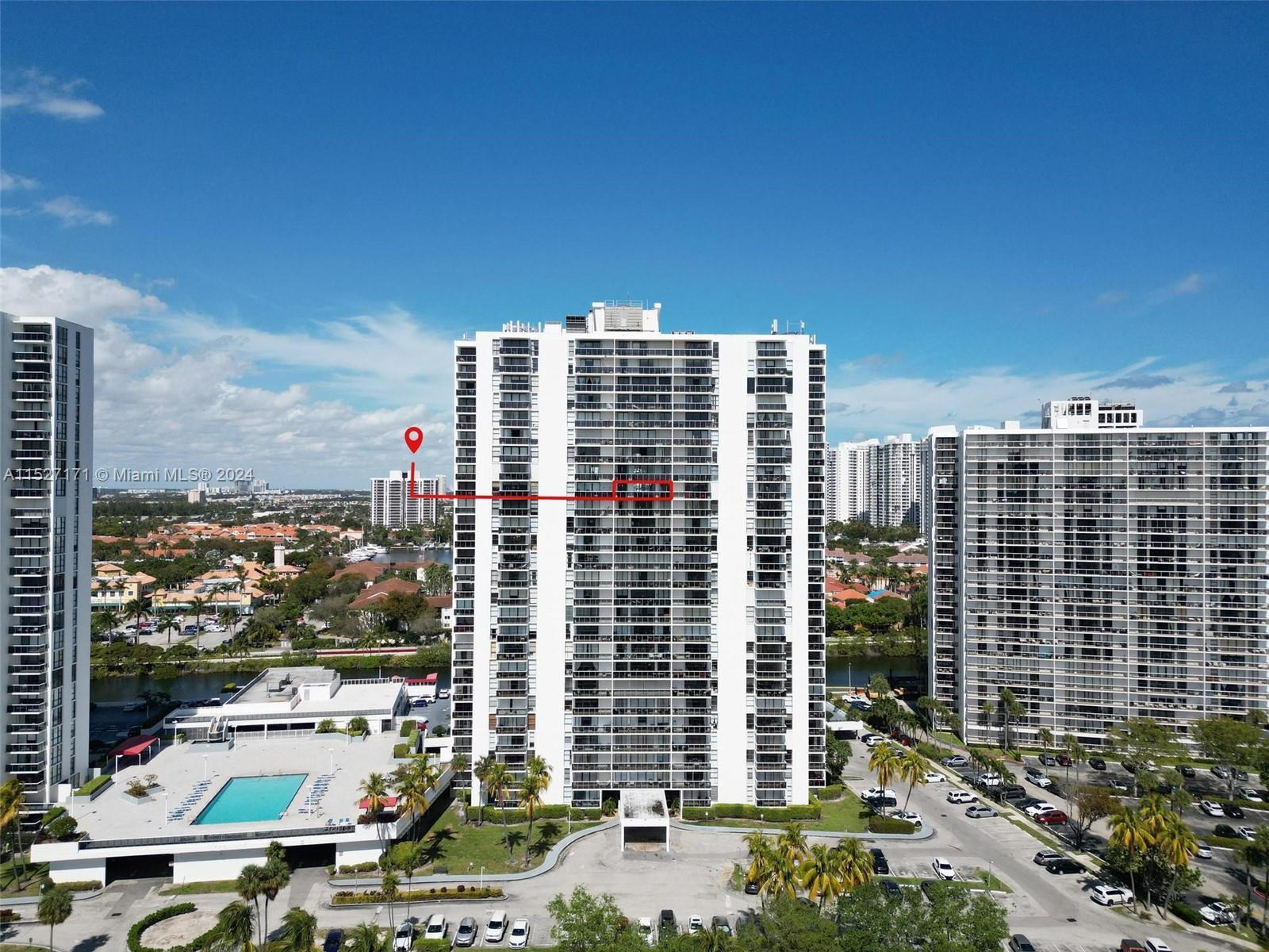 MILLION DOLLAR VIEW! LOCATION LOCATION LOCATION LOCATED IN THE HEART OF AVENTURA magnificent view fr