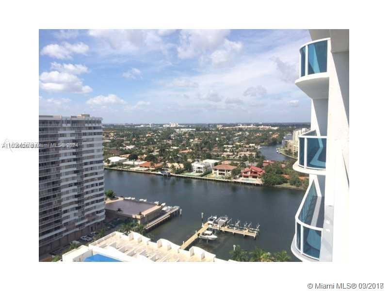 *LOWEST PRICE IN THE BUILDING !!   LUXURY BUILDING DIRECTLY ON THE HOLLYWOOD INTRACOASTAL WATERWAYS.