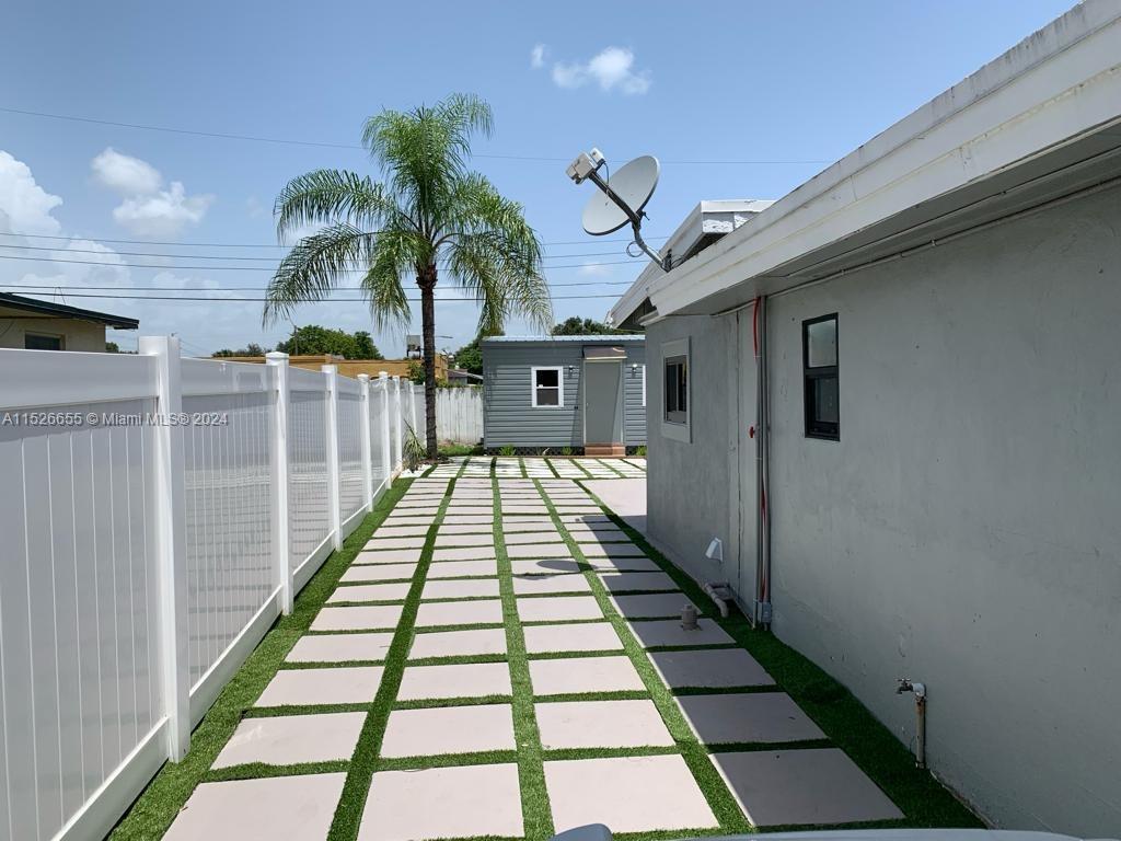 Photo of 6321 Lincoln St #1 in Hollywood, FL