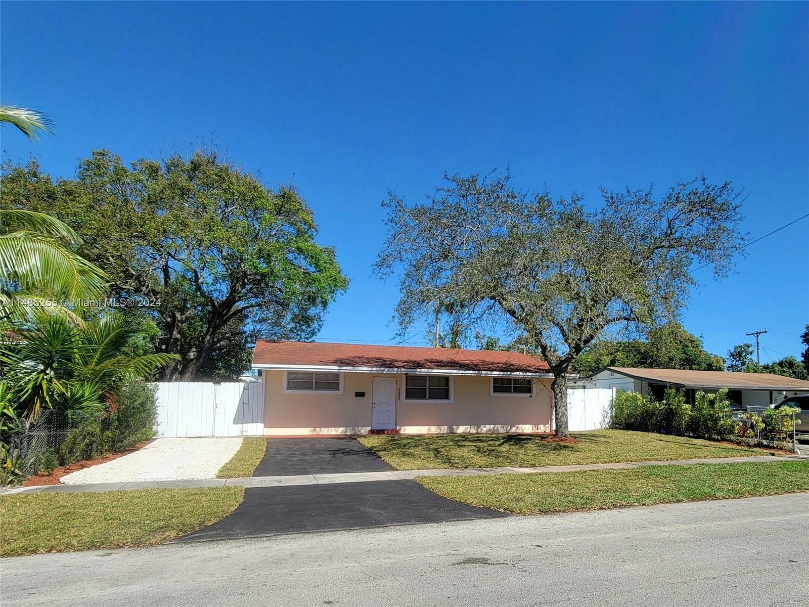 Photo of 6441 Allen St in Hollywood, FL
