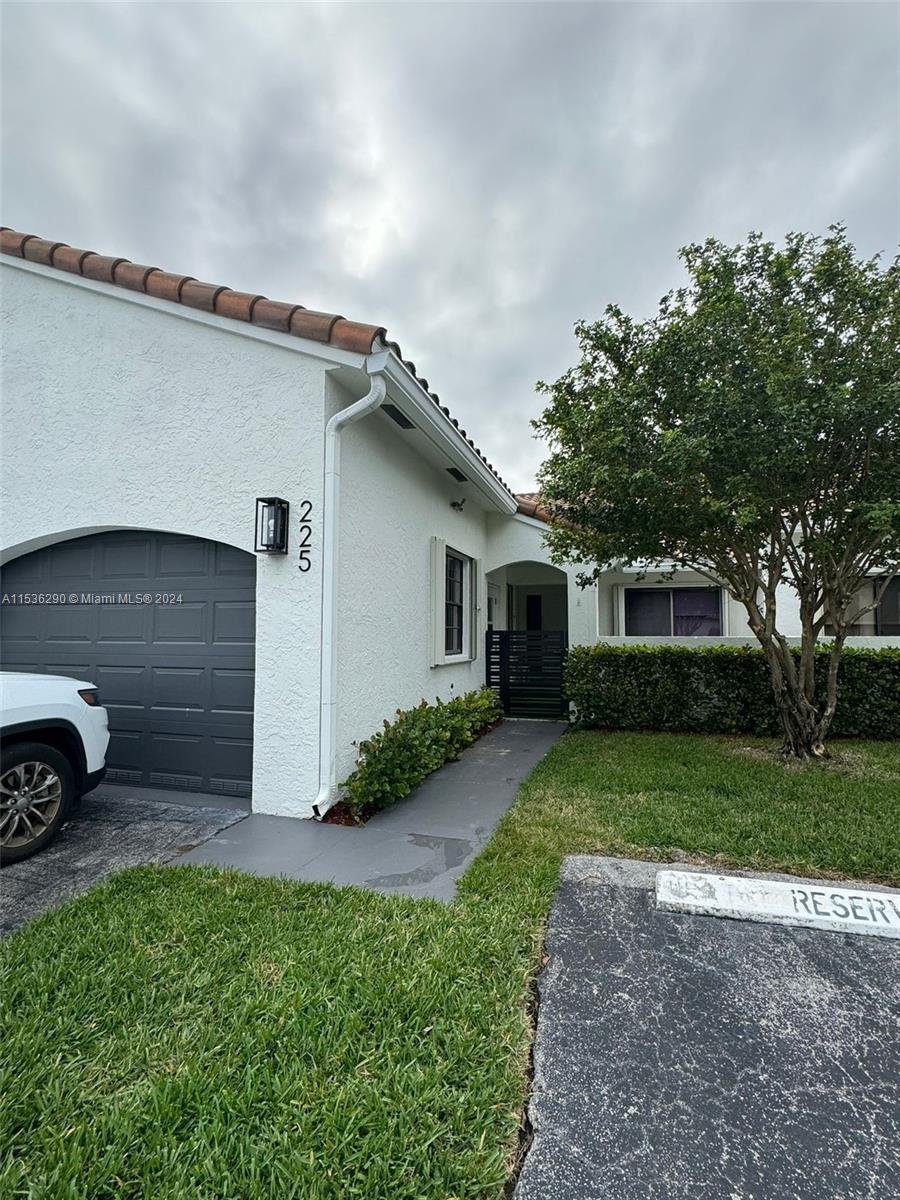 beautifully updated 3 bed/2 bath villa nestled in the Aventura Waterways. The kitchen boasts stainle