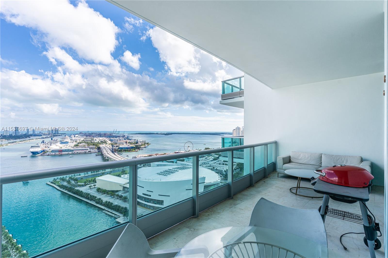 Stunning 3 bedrooms / 3 bathrooms apartment with panoramic views of Port of Miami, downtown, and Mia