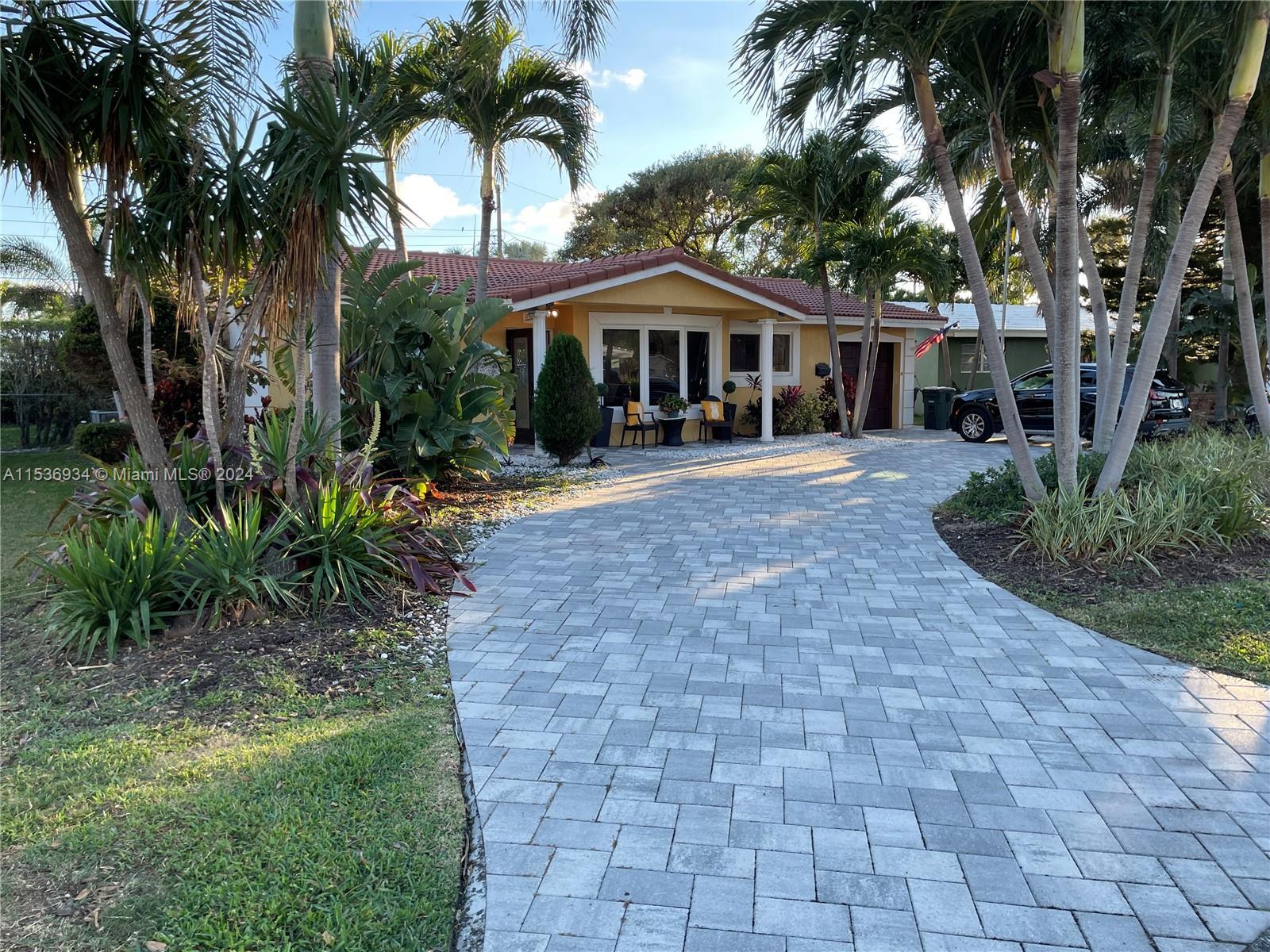 WELCOME TO BEAUTIFUL LIGHTHOUSE POINT!**
IMPECCABLE HOME WITH GORGEOUS UPDATES!** 
STAINLESS STEEL