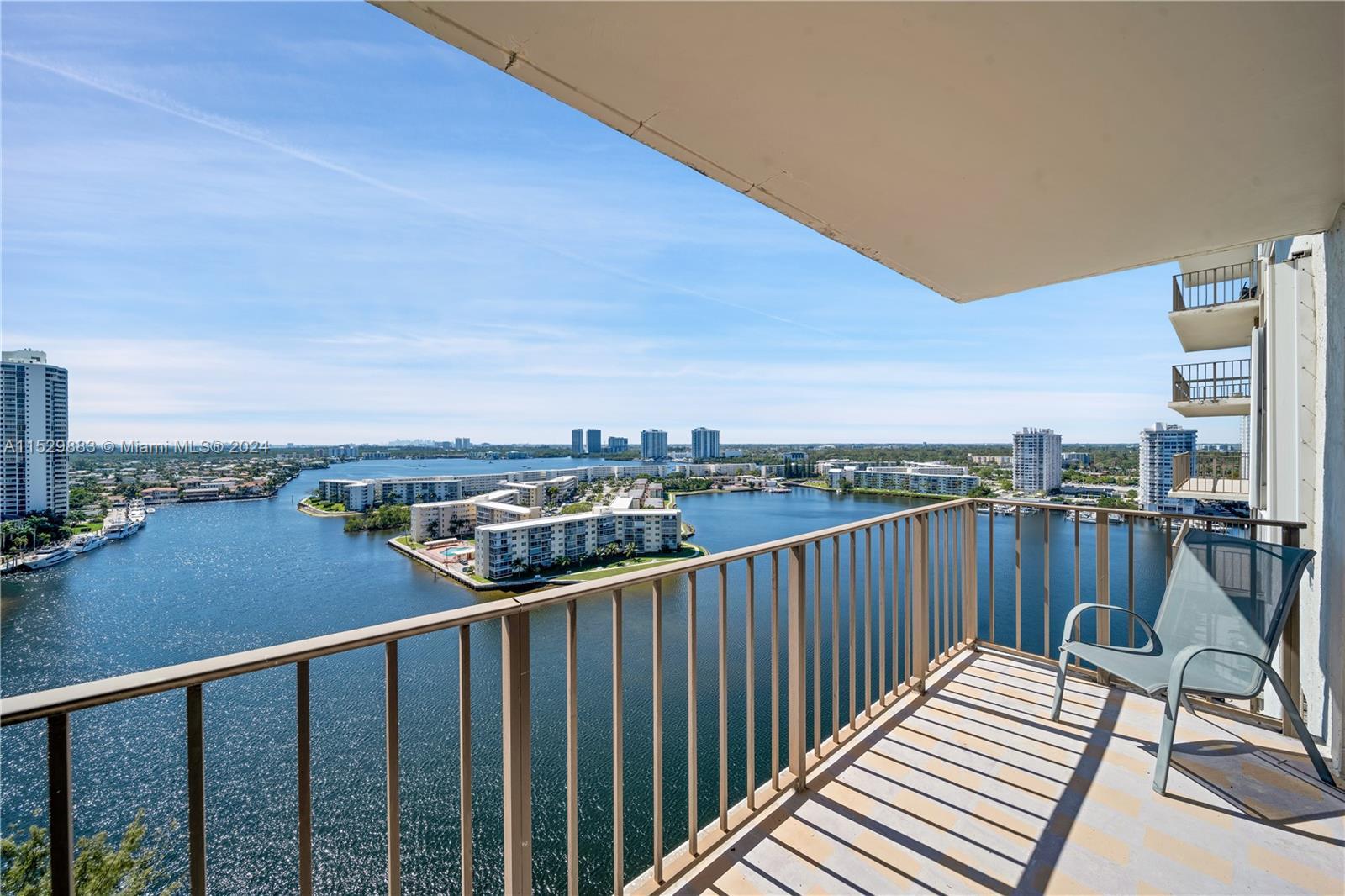 This Clipper Building unit has a panoramic southern view of the city of Miami skyline and Maule Lake