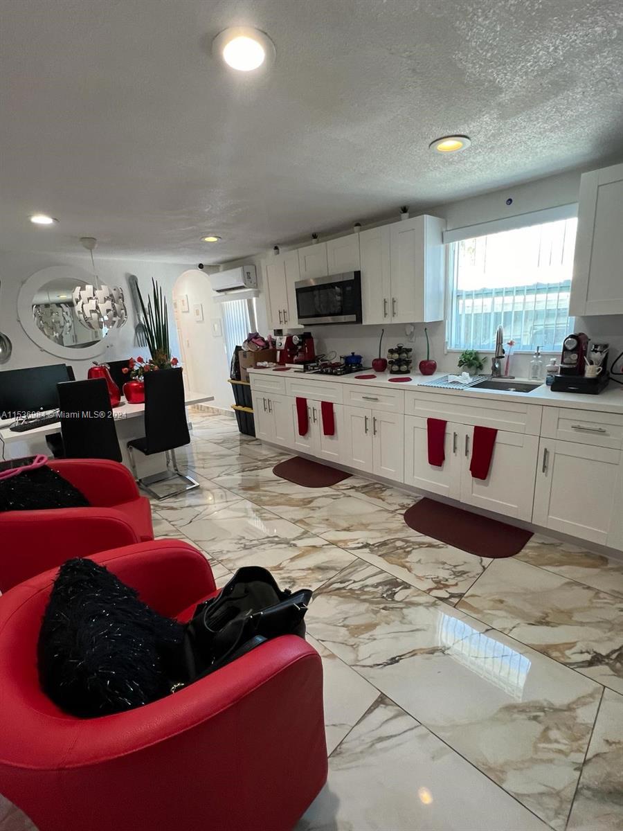Photo of 11029 NW 4th St in Miami, FL