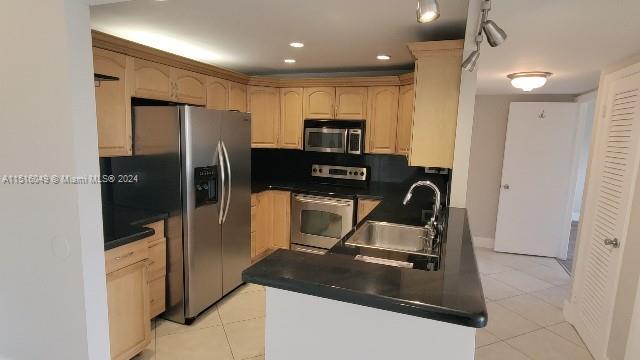 Spacious and updated corner 2/2 in a quiet building surrounded by million dollar homes in North Bay 