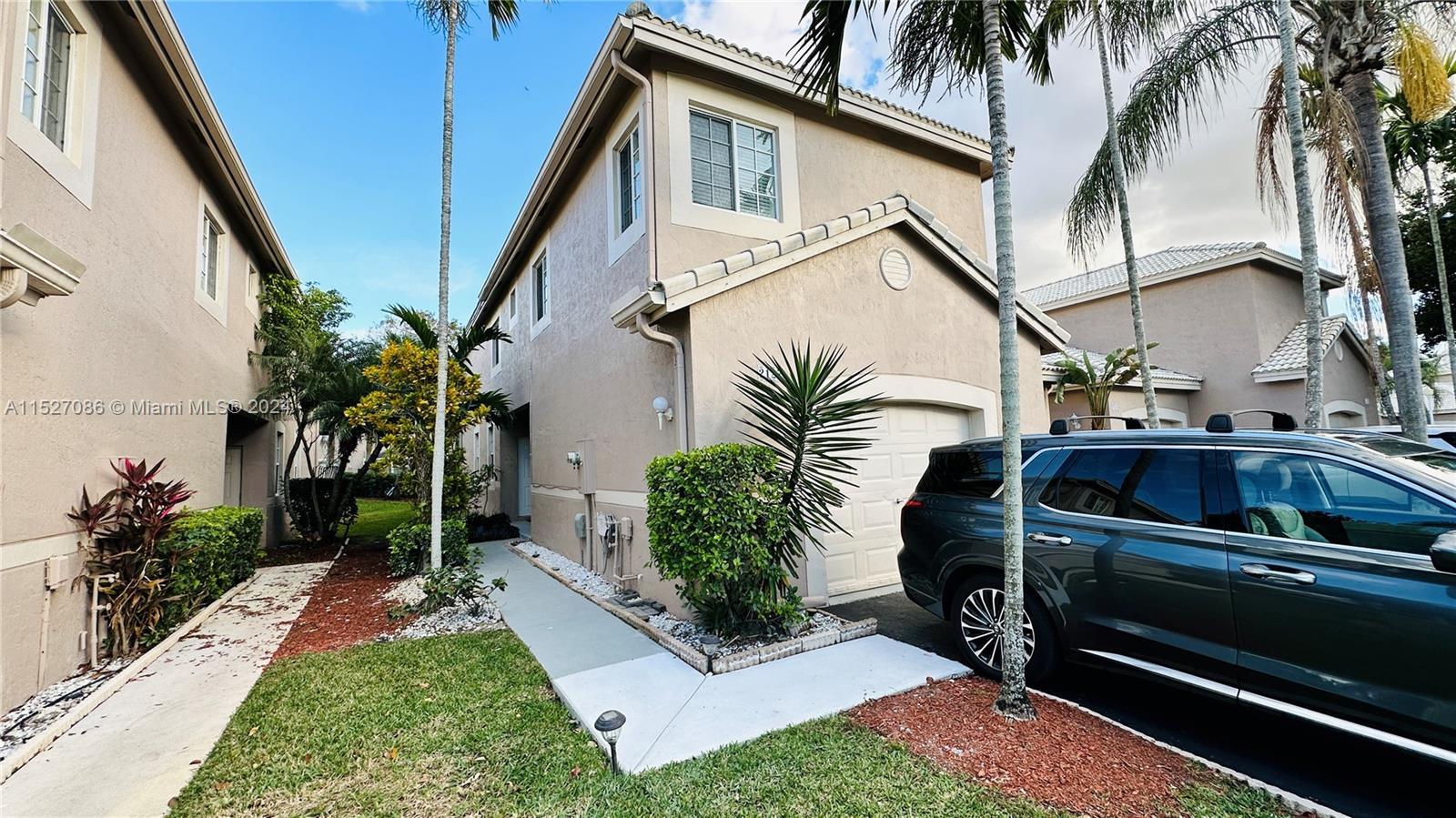 Photo of 2127 Madeira Dr in Weston, FL