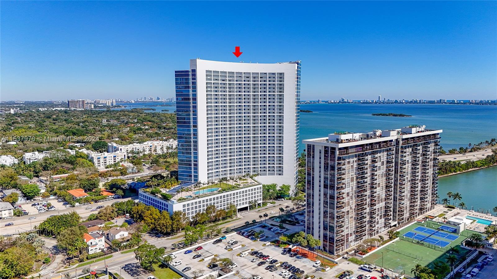 1/1 unit at Blue Condo in midtown Miami, close to everything that is GREAT in our city. This condo i
