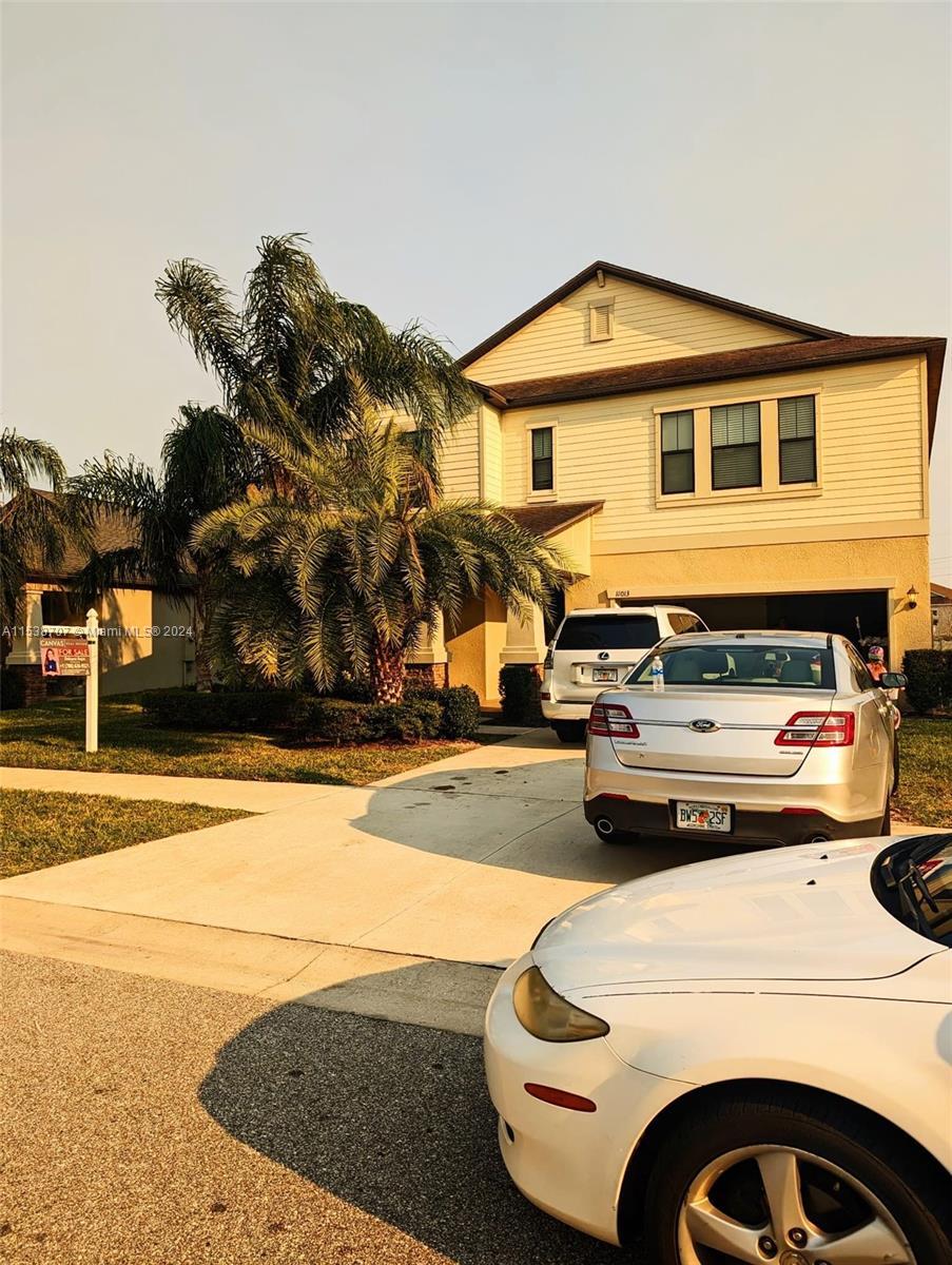 Photo of 11013 Little Blue Heron Dr in Riverview, FL