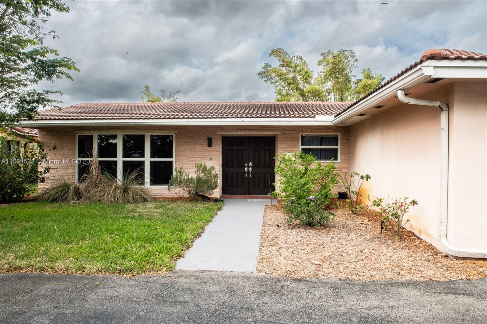 Photo of 5317 Mckinley St in Hollywood, FL