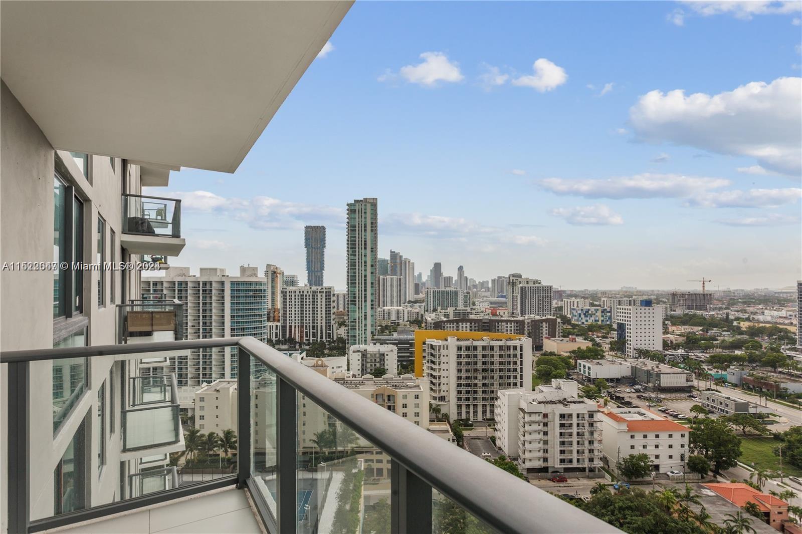 Beautiful 2 bedroom 2 bathroom with amazing views to Midtown and Wynwood. This residence features hu
