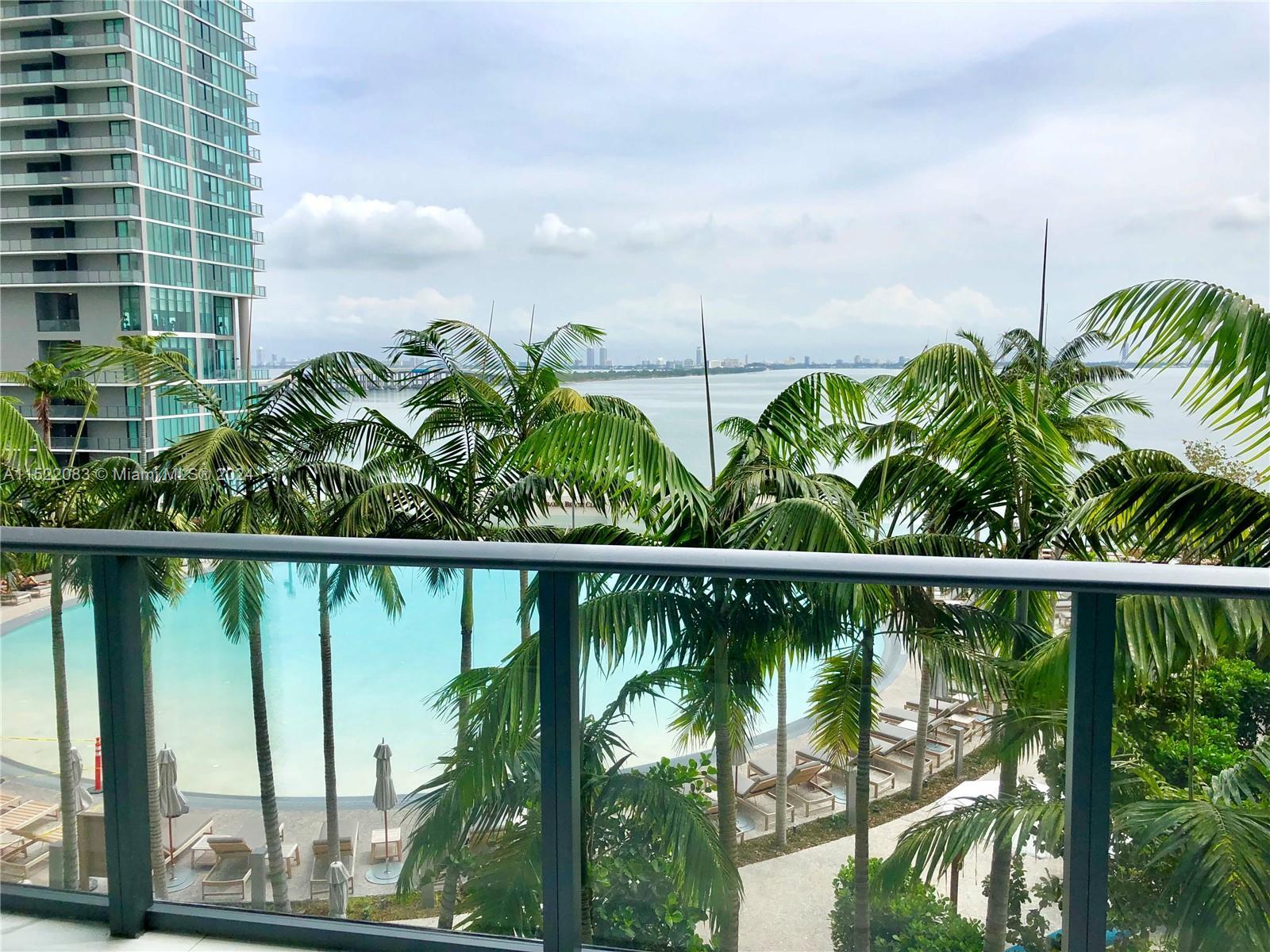 Miami Luxury life style, Spectacular 2bed 3bath plus den bay front unit with a huge balcony at Gran 