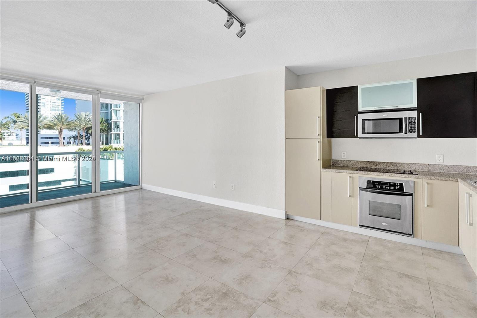 Great 1-Bed 1-Bath in a super nice boutique building in Miami’s Edgewater. Moon Bay is 12 stories wi