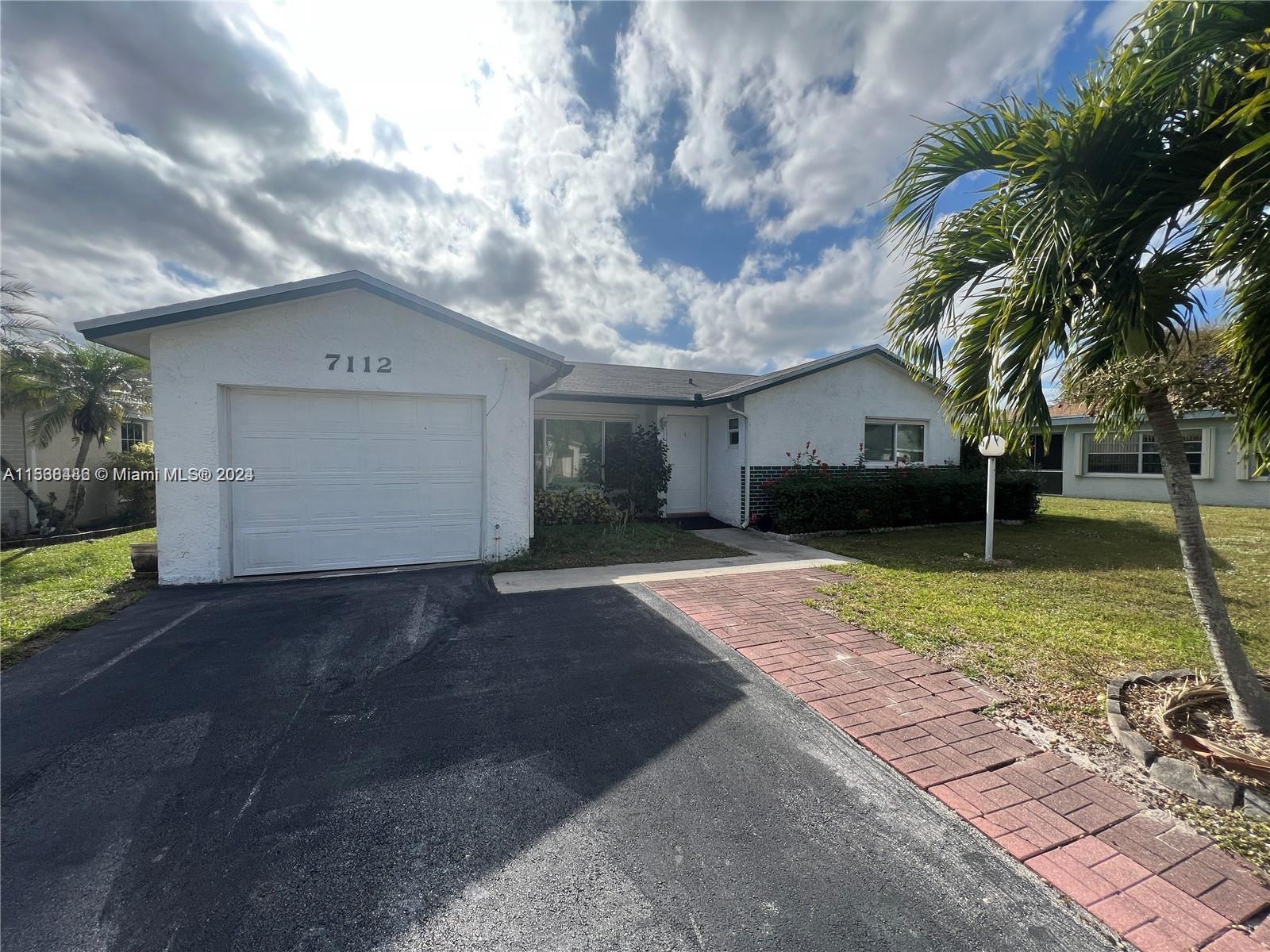 Photo of 7112 Pine Manor Dr in Lake Worth, FL