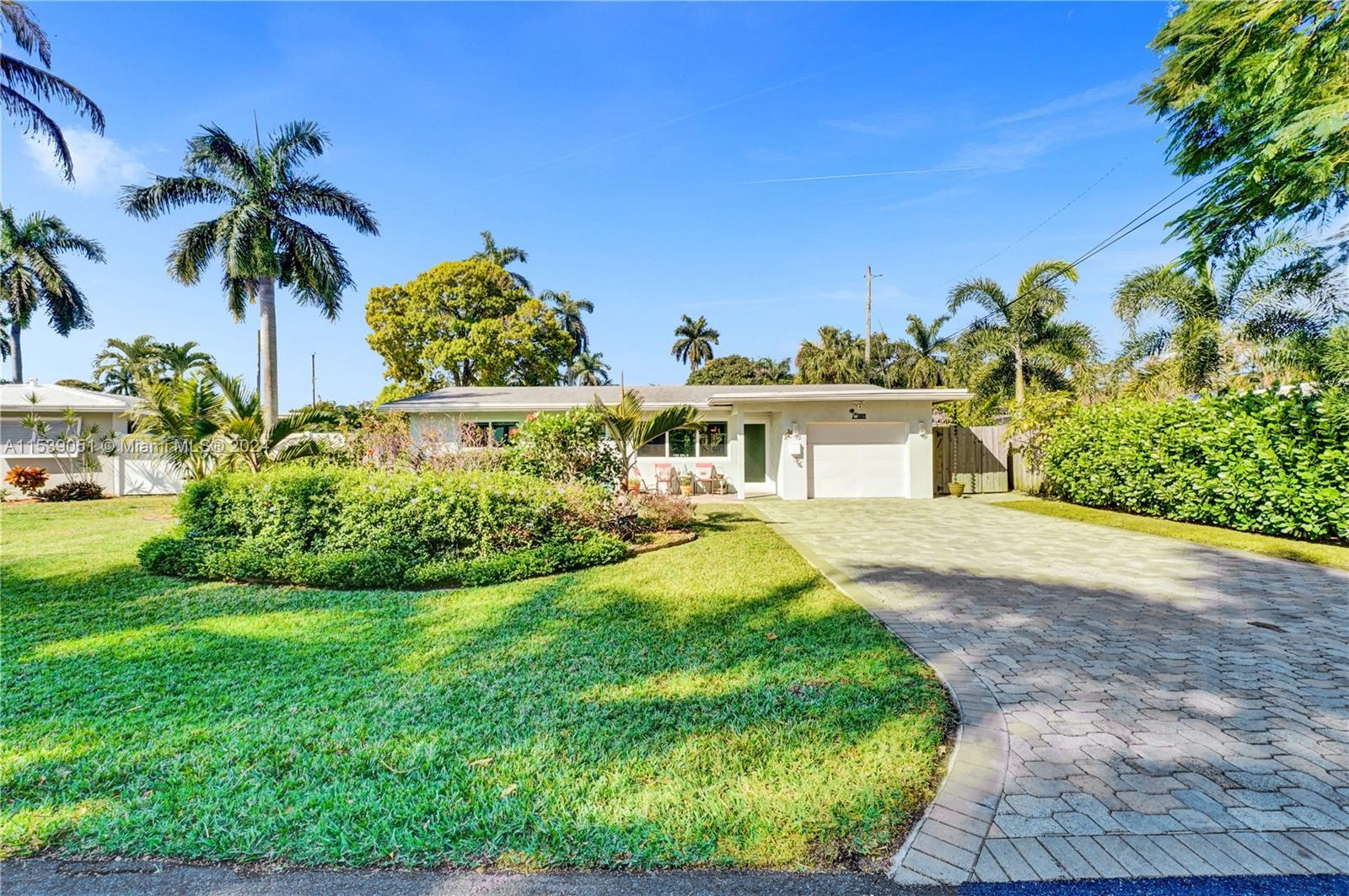 Exceptionally redone Wilton Manors pool home with 2 bedrooms 2 full baths + pool accessible den/offi