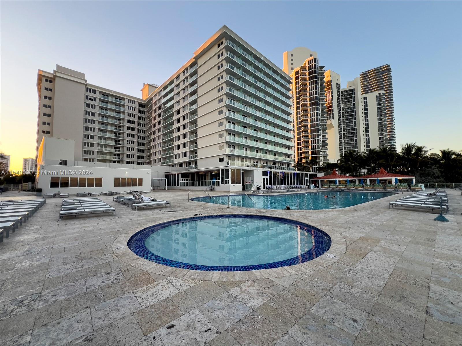 Located in Sunny Isles Beach, this light and bright studio offers stunning views and beach access fo