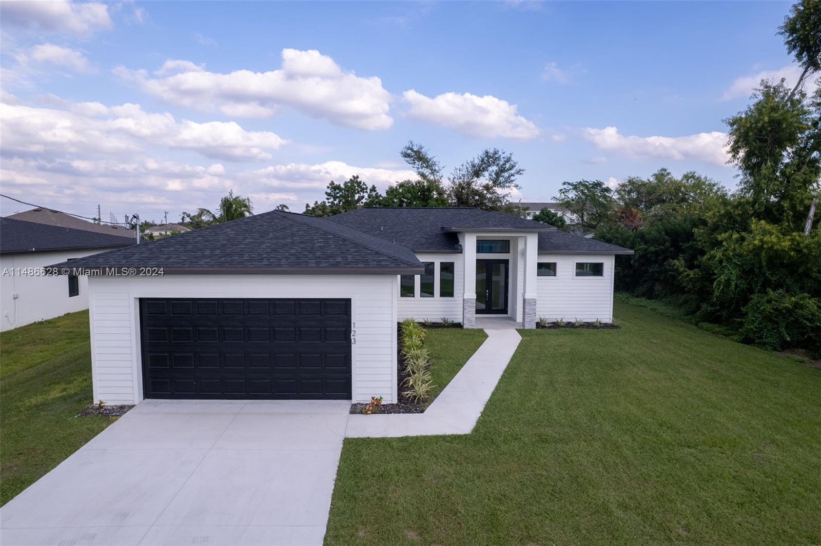 Photo of 123 SW 9th Ave in Cape Coral, FL