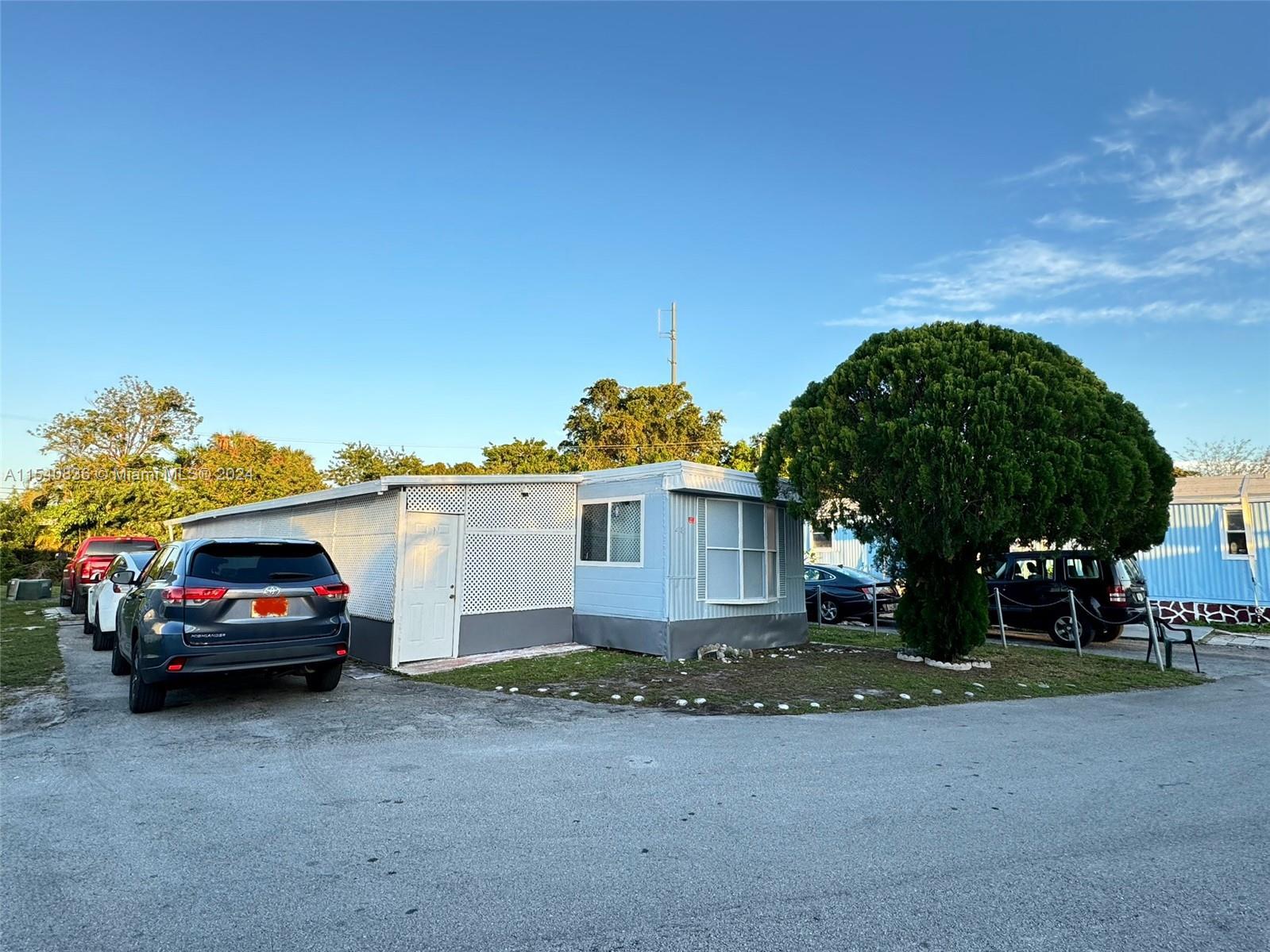 Photo of 4955 NW 199th St in Miami Gardens, FL