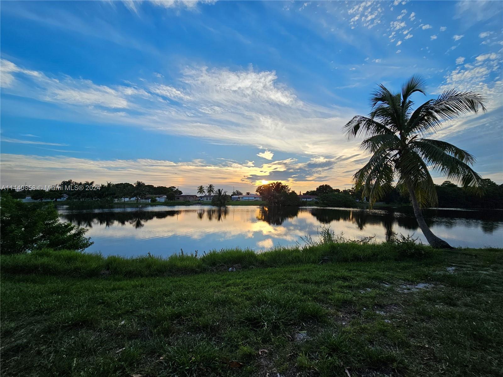 Photo of 2737 NW 24th Ave in Oakland Park, FL