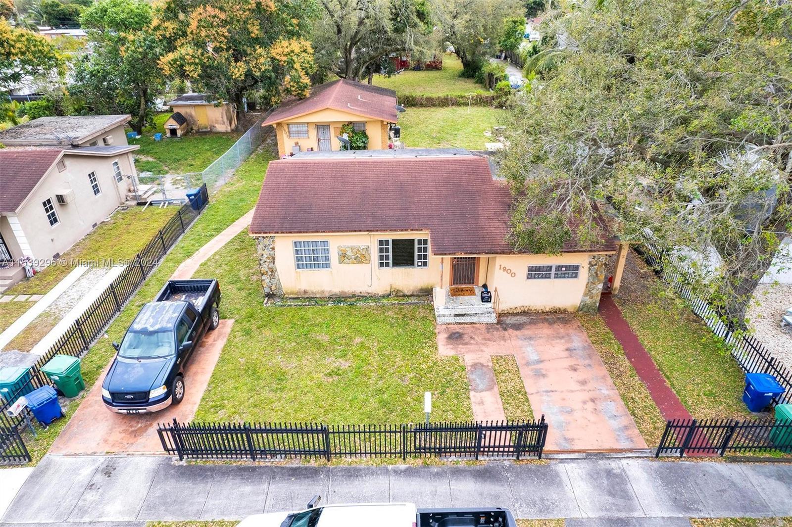 Photo of 1900 NW 88th St in Miami, FL