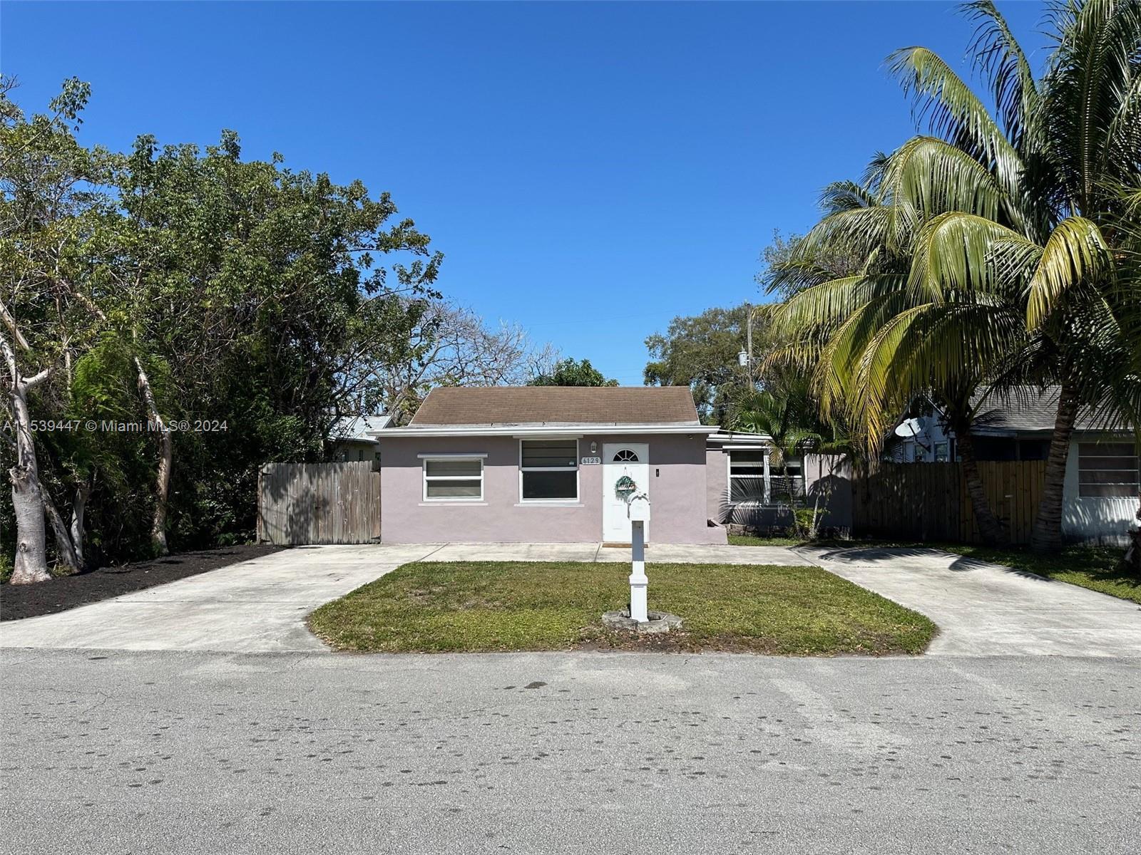 Photo of 6129 Call St in Hollywood, FL