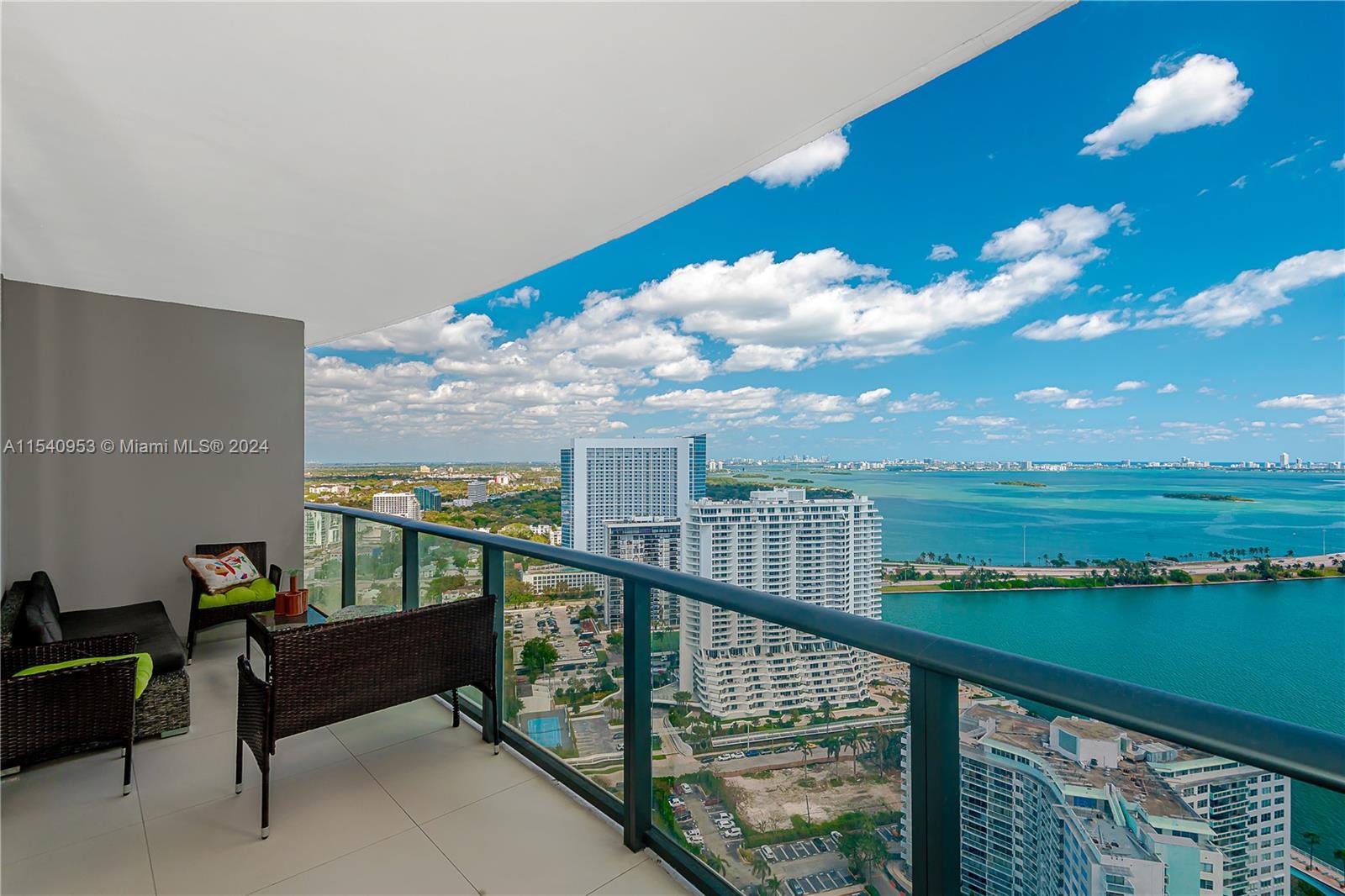 Highly desirable one bedroom, two bath floorplan with direct bay views. This unit is on the 32nd flo