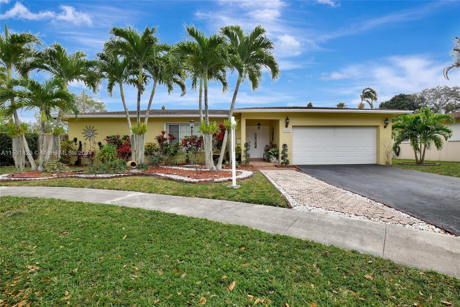 Photo of 5220 SW 8th St in Plantation, FL
