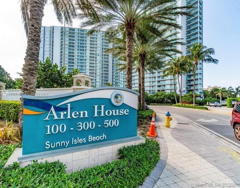 Amazing  views to the intercostal, Marina and Aventura. Across the 
street to the Ocean. This unit 
