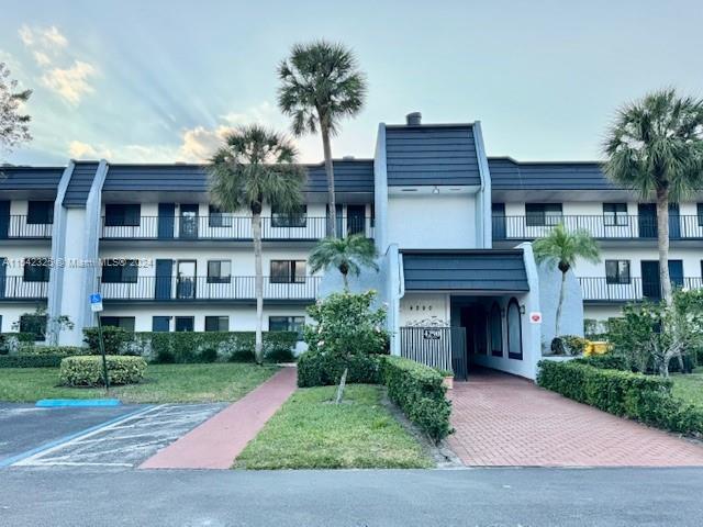 Renovated 3-bedroom, 2-bathroom condo 1st floor in a tranquil community.  Spacious open living area,