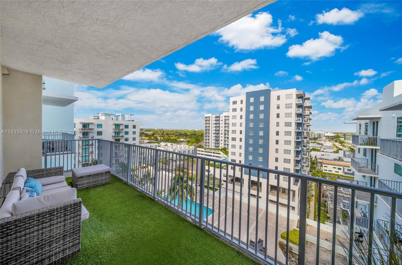 Photo of 140 S Dixie Hwy #1008 in Hollywood, FL